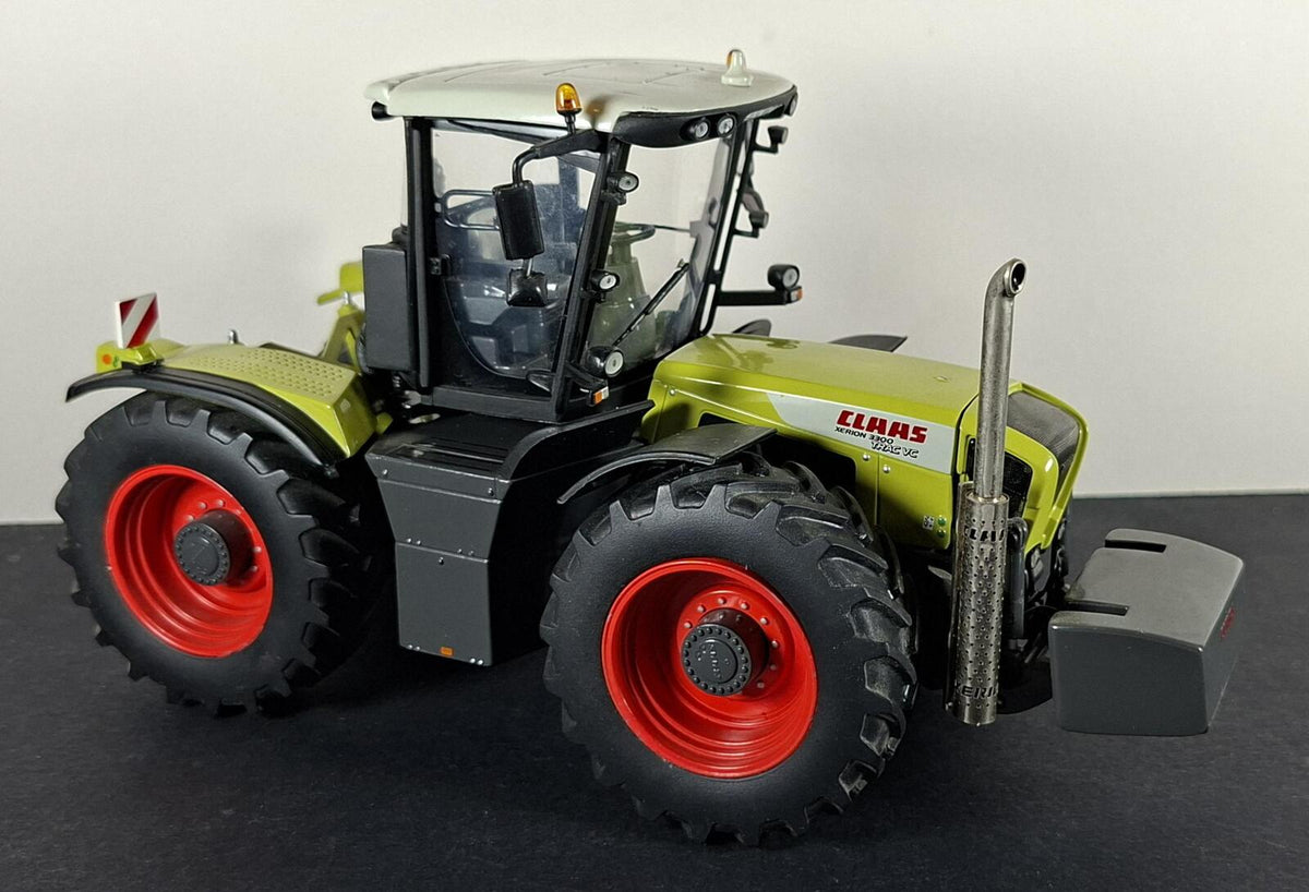 Boxed Universal Hobbies Claas Xerion 3300 Tractor - UH2670