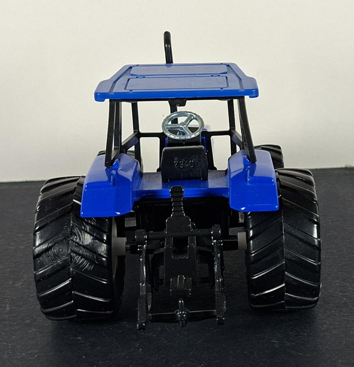 Boxed Siku New Holland 5635 Tractor - 2652