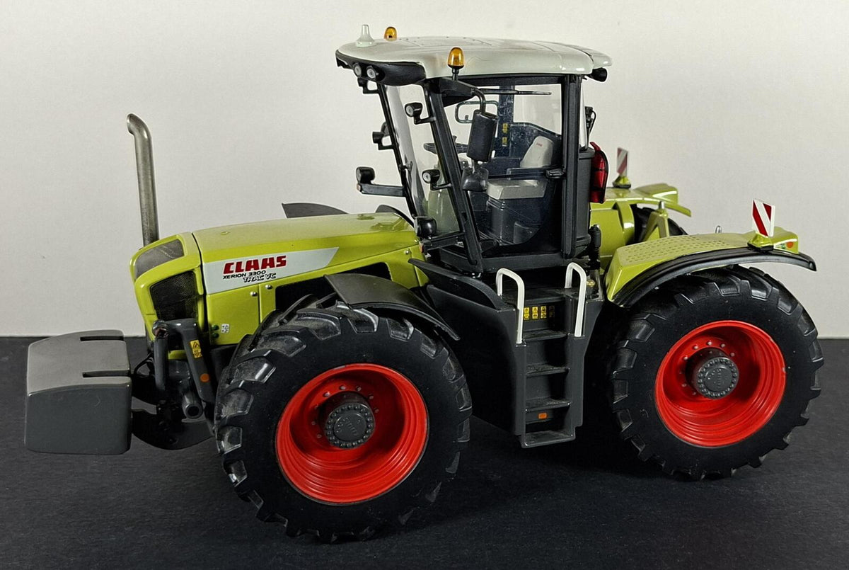 Boxed Universal Hobbies Claas Xerion 3300 Tractor - UH2670