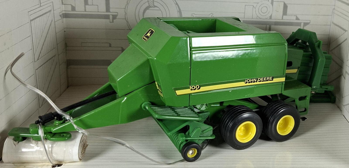 Boxed Ertl John Deere 100 Square Baler - 5082