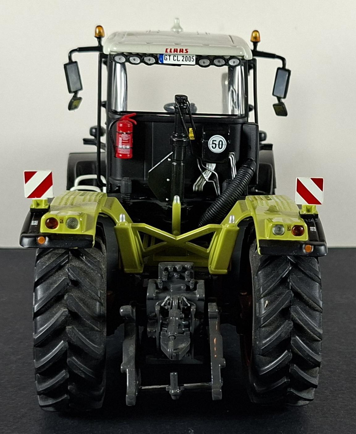 Boxed Universal Hobbies Claas Xerion 3300 Tractor - UH2670