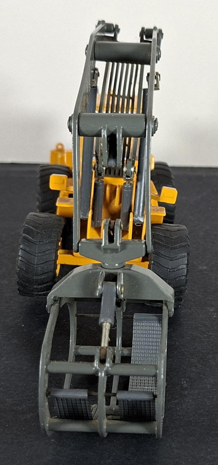 Boxed Scoop Volvo L180C High Lift