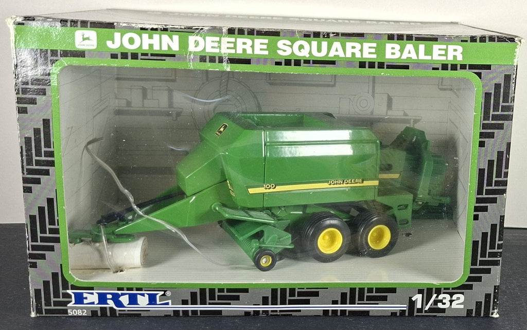 Boxed Ertl John Deere 100 Square Baler - 5082