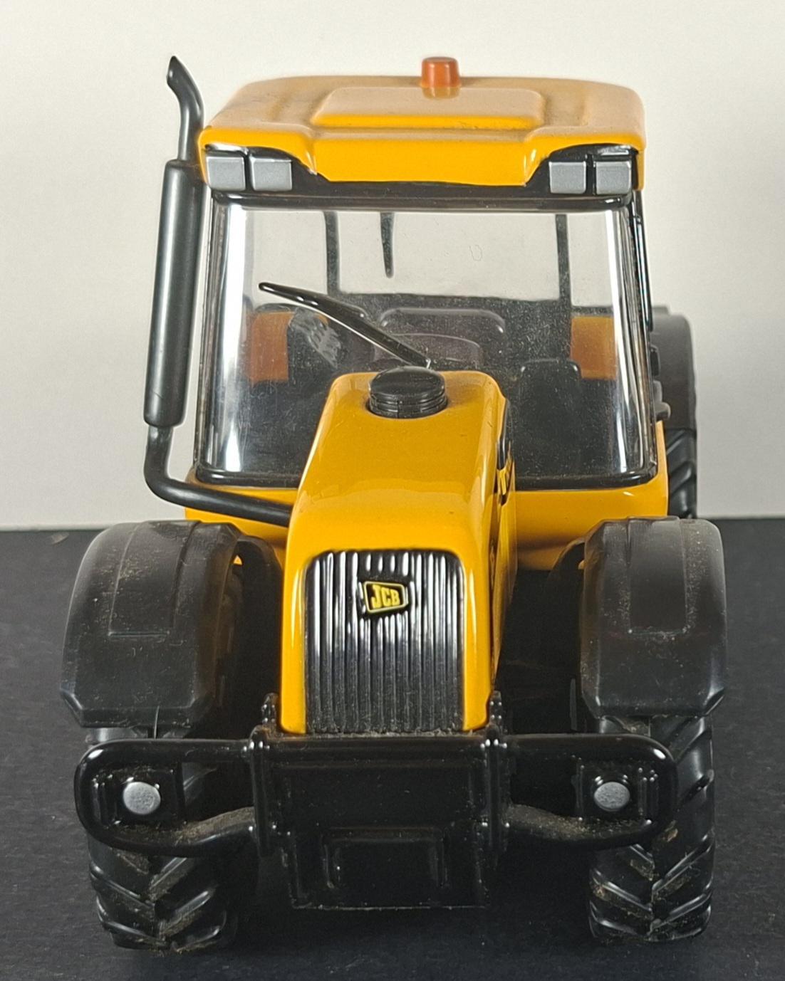 Boxed Britains JCB Fastrac 3185 - 40061
